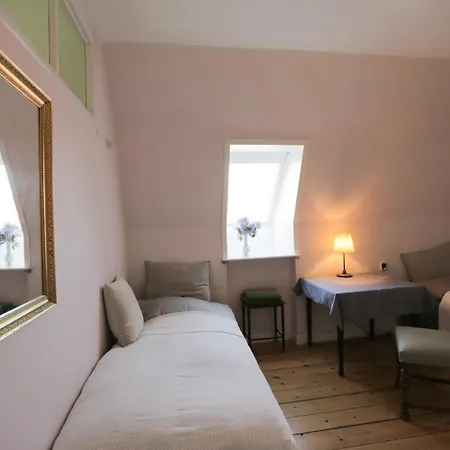 Avalonbnb فندق مبيت وإفطار أودنسه